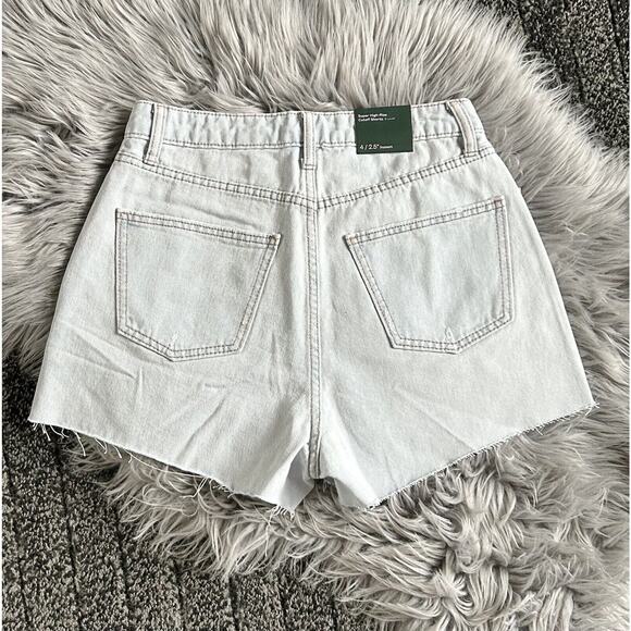 Wild Fable High Rise Cutoff Shorts Women's Size 4 Light Wash Denim 2.5" Target - Picture 3 of 3
